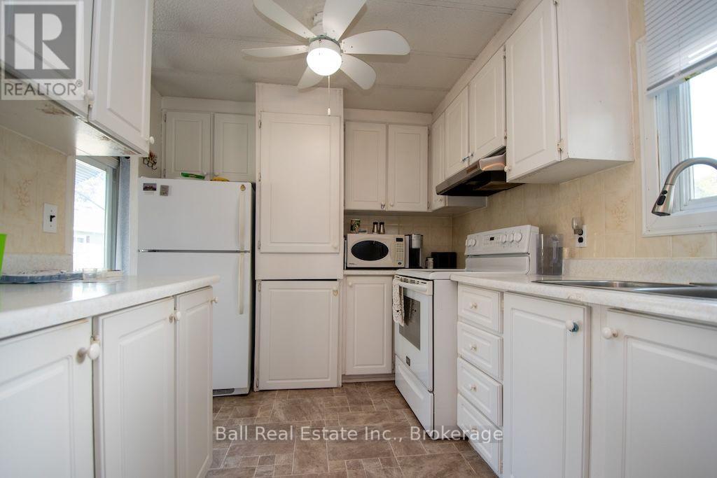 6 BAYVIEW DRIVE - 13