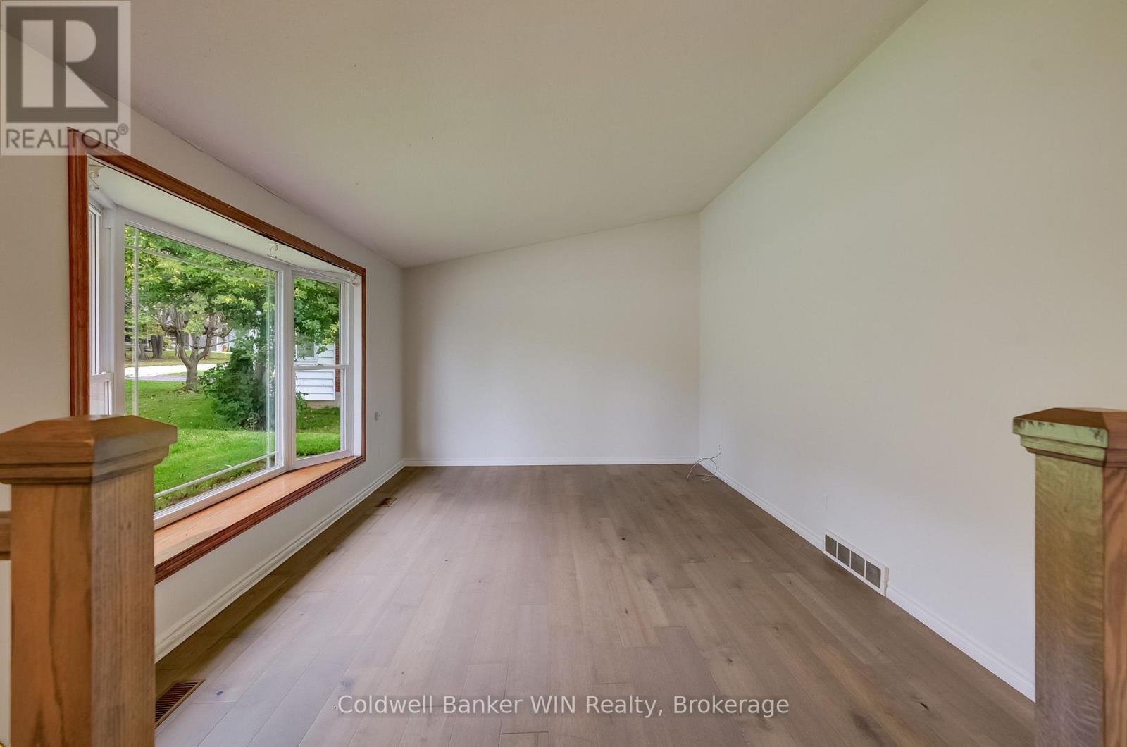 456 Queen Street West, Wellington North (Mount Forest), Ontario, N0G2L3, Wellington North (Mount Forest), Ontario — photo 3 of 5