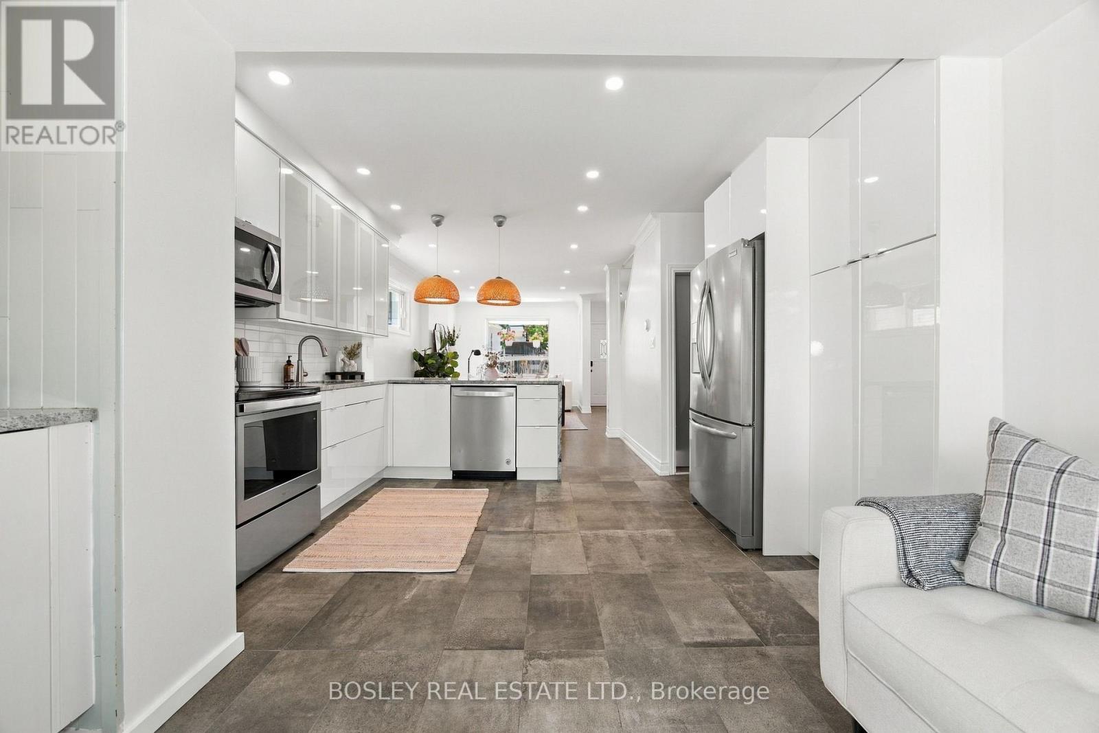 682 MILVERTON BOULEVARD - 16