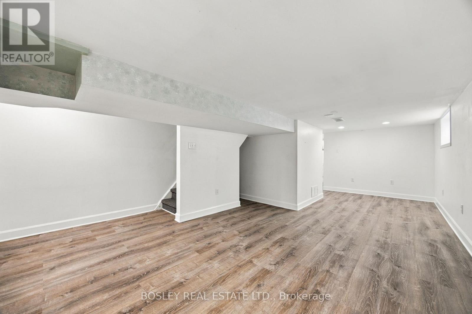 682 MILVERTON BOULEVARD - 33