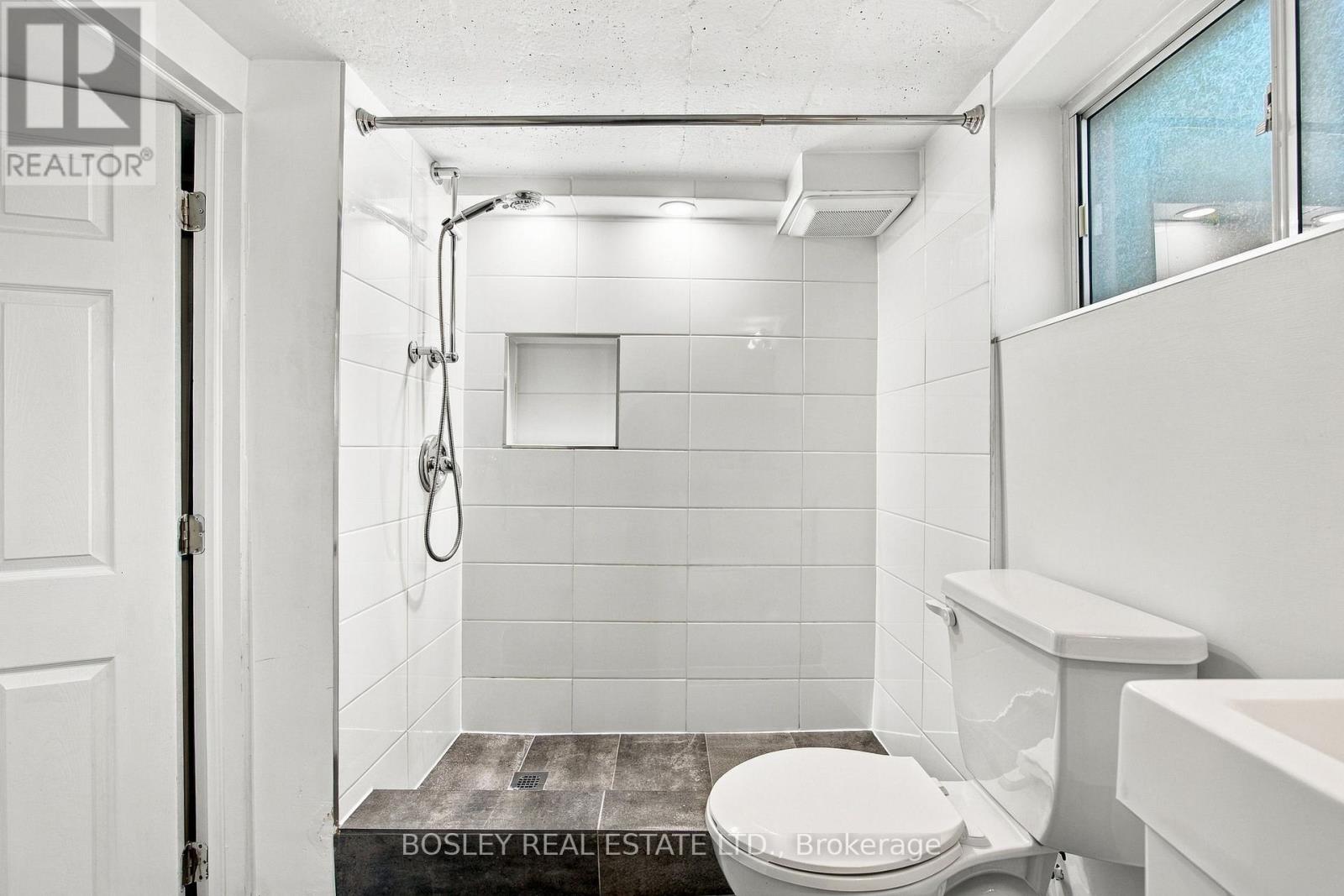 682 MILVERTON BOULEVARD - 36