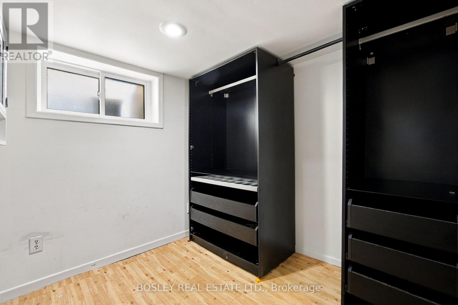 682 MILVERTON BOULEVARD - 37