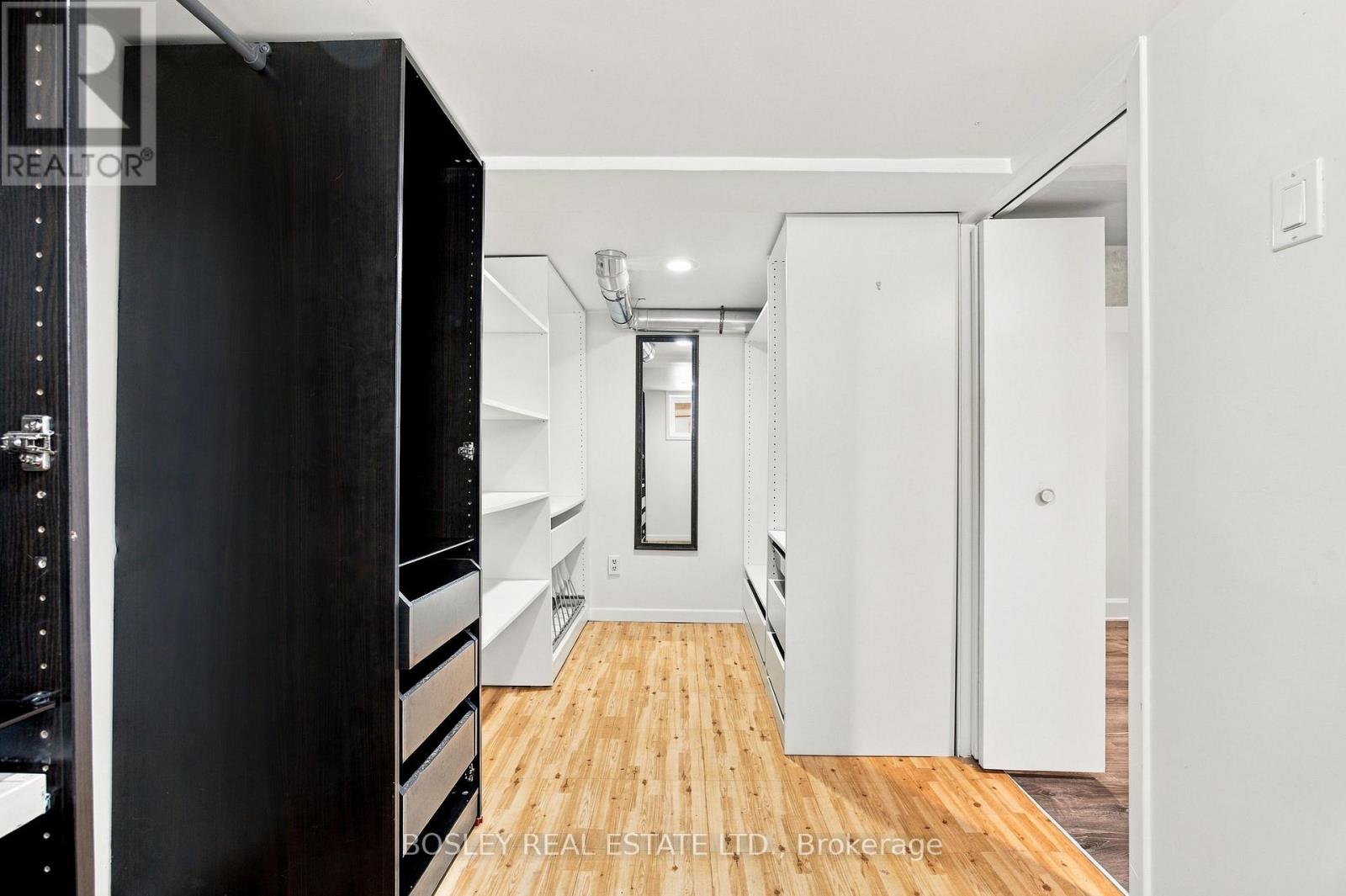 682 MILVERTON BOULEVARD - 38