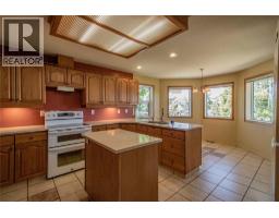 Full bathroom - 2263 Carmi Road, Penticton, BC V2A8V5 Photo 12