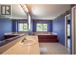 Dining room - 2263 Carmi Road, Penticton, BC V2A8V5 Photo 18