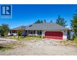 Full bathroom - 2263 Carmi Road, Penticton, BC V2A8V5 Photo 6