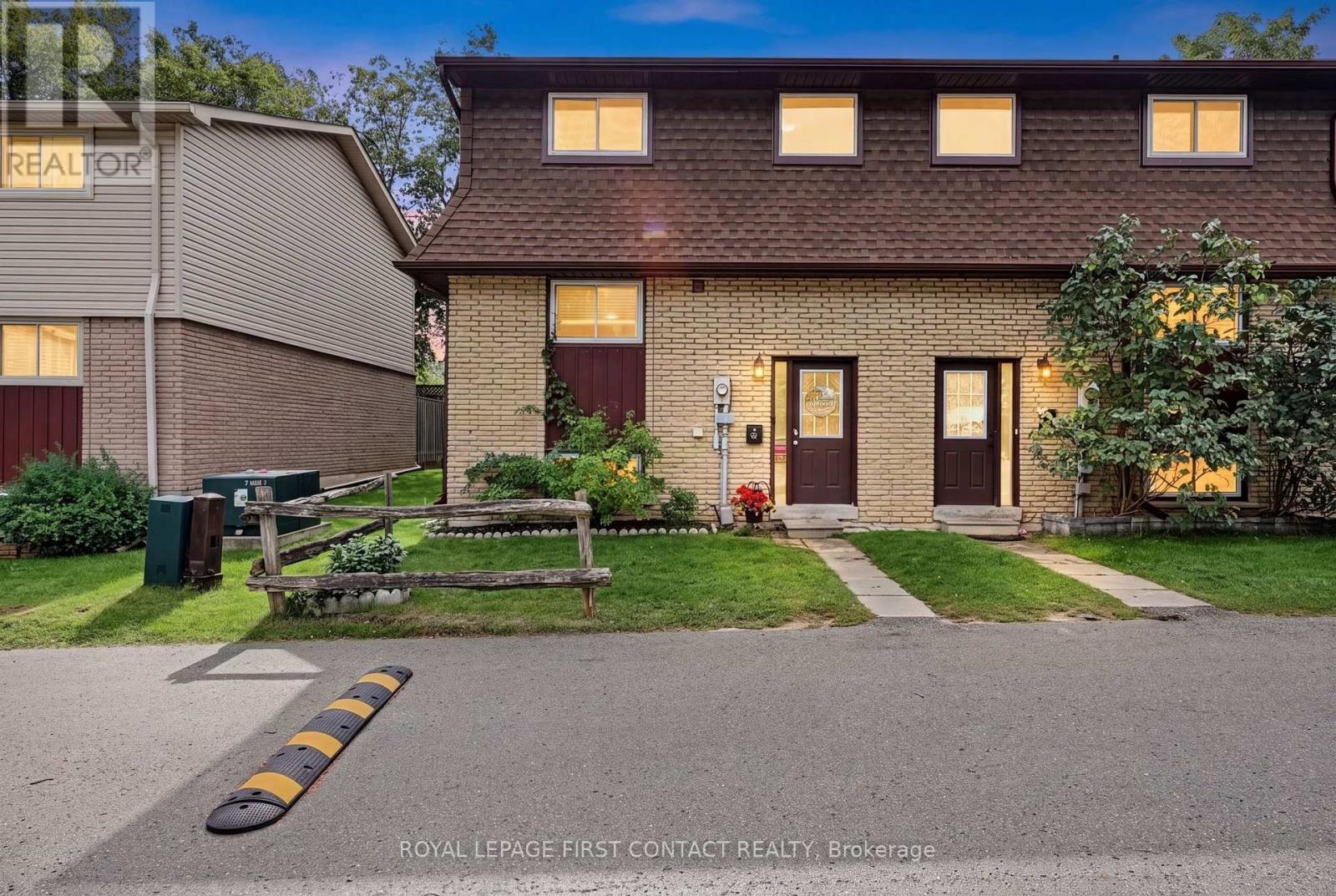 8 - 233 INNISFIL STREET, Barrie (Allandale Centre)