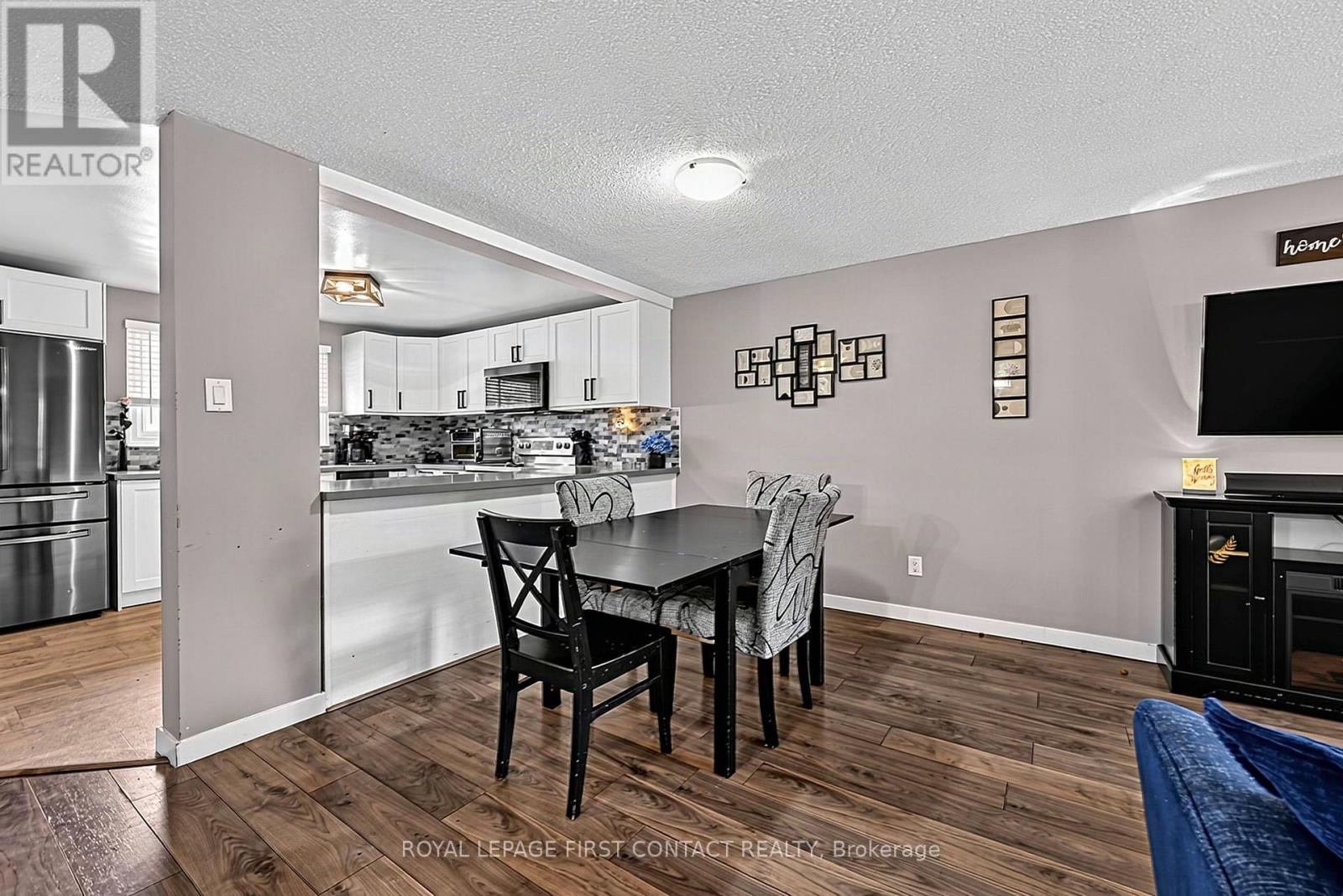 #8 233 INNISFIL STREET - 7