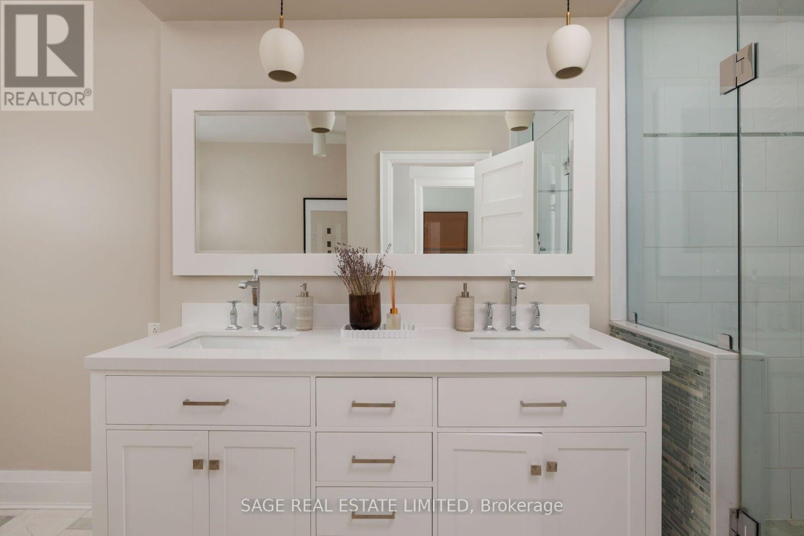 32 EDGEWOOD CRESCENT - 28