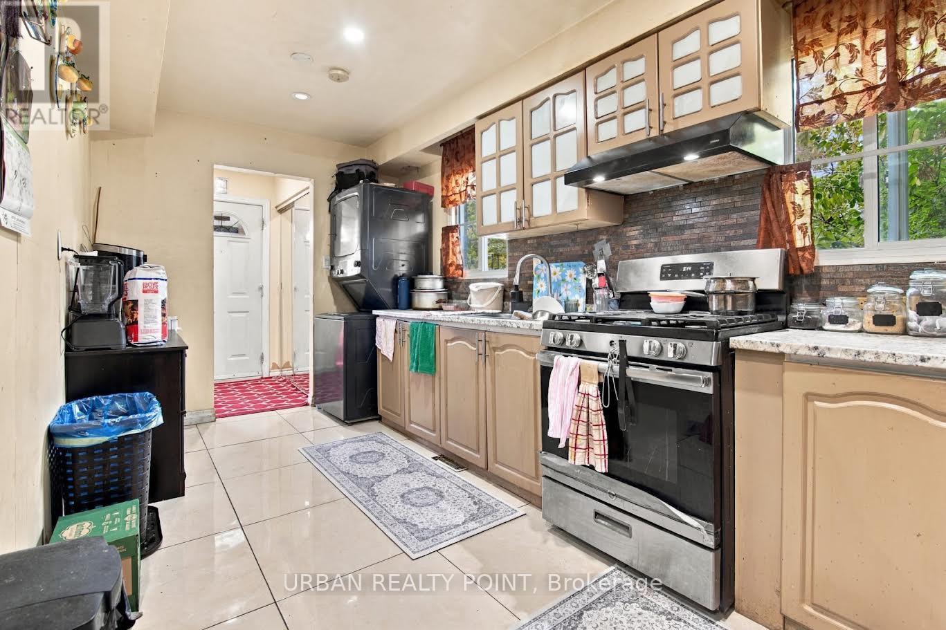31 IVYBRIDGE DRIVE - 30