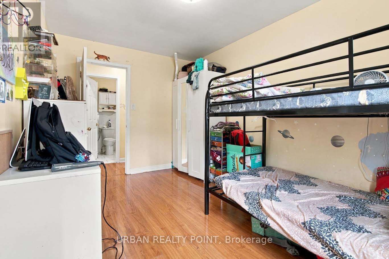 31 IVYBRIDGE DRIVE - 17