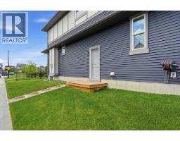 15 Lawrence Green Se, Airdrie, AB T4A3M9 Photo 32