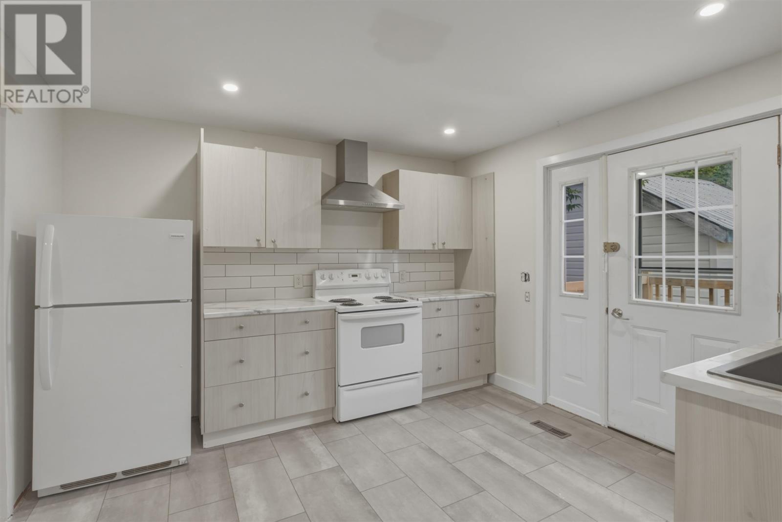 151 Prentice AVE - 6