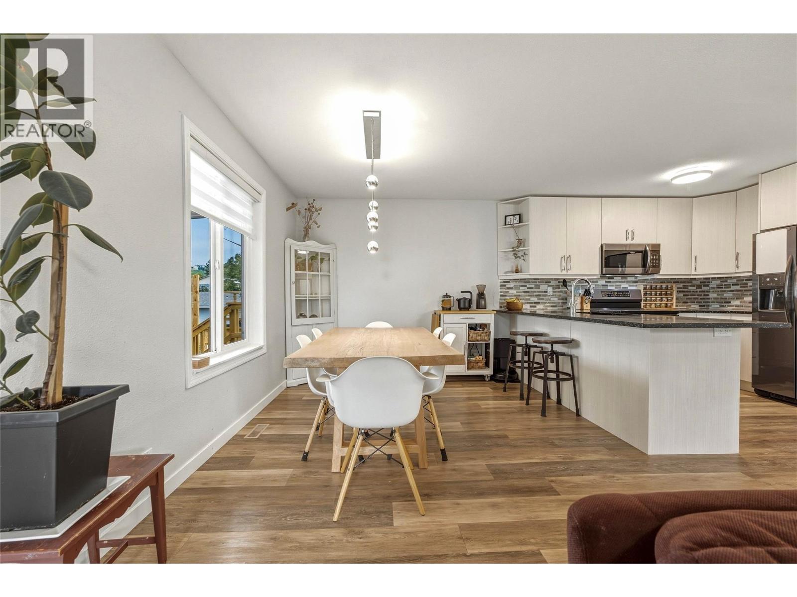 5301 27 Avenue - 10