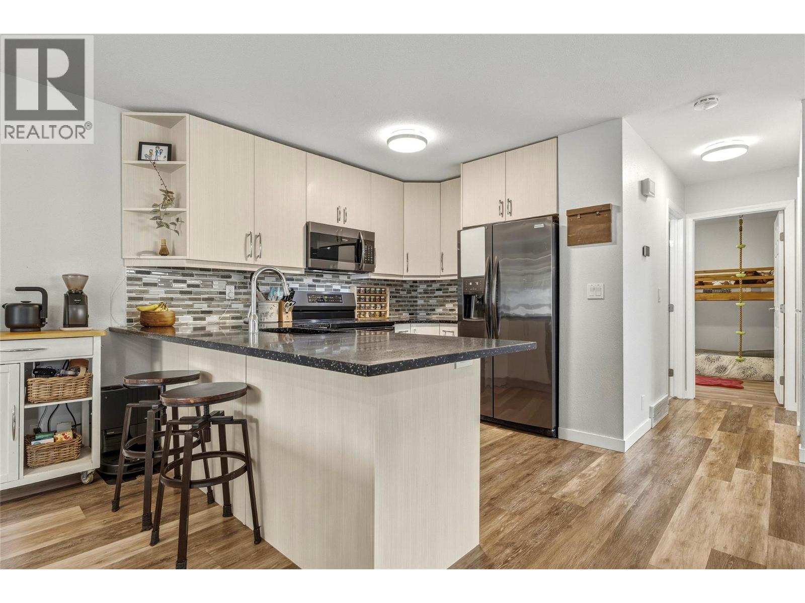 5301 27 Avenue - 12