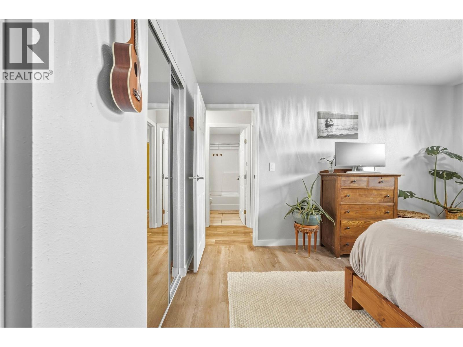 5301 27 Avenue - 18