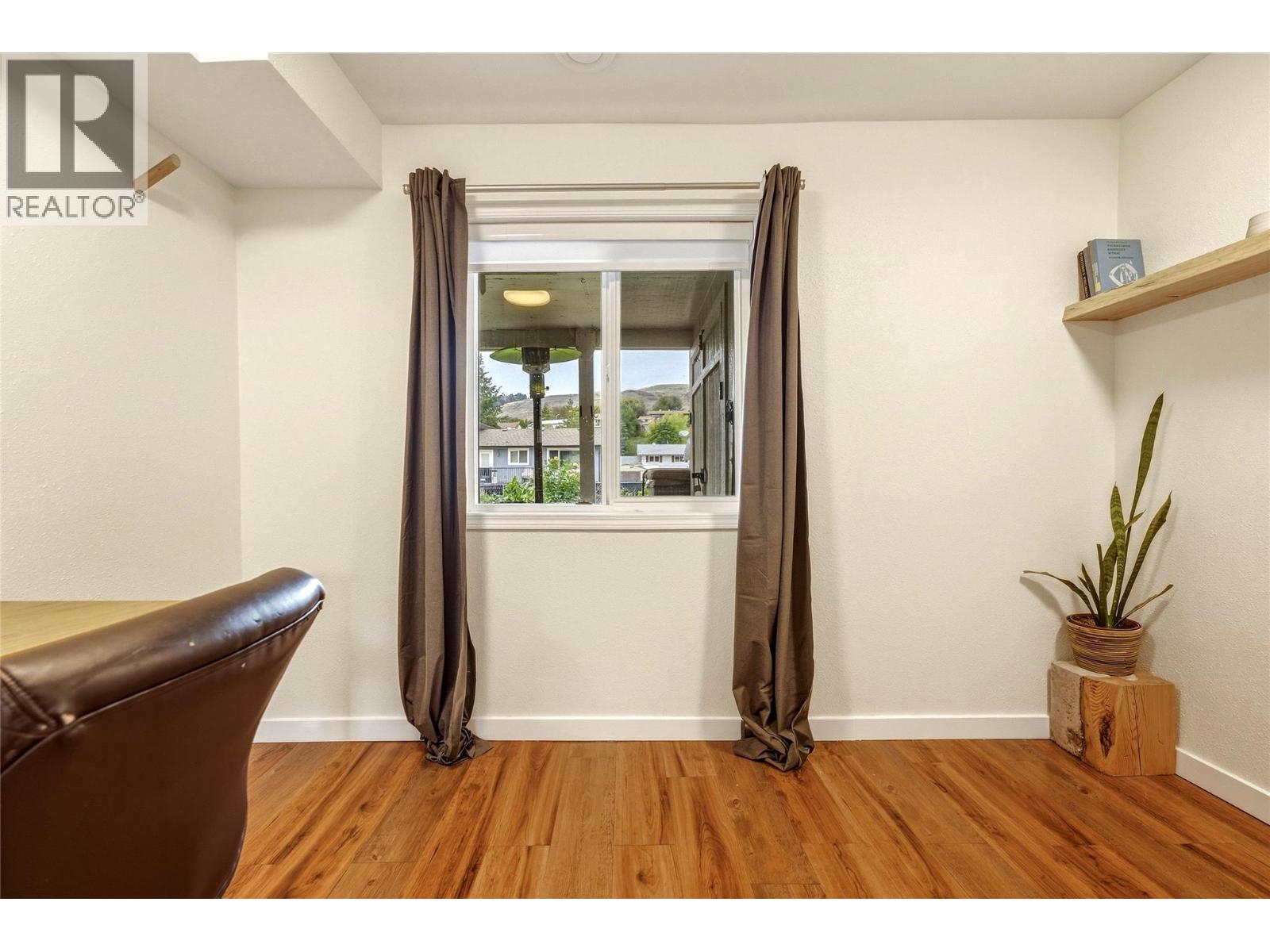 5301 27 Avenue - 32