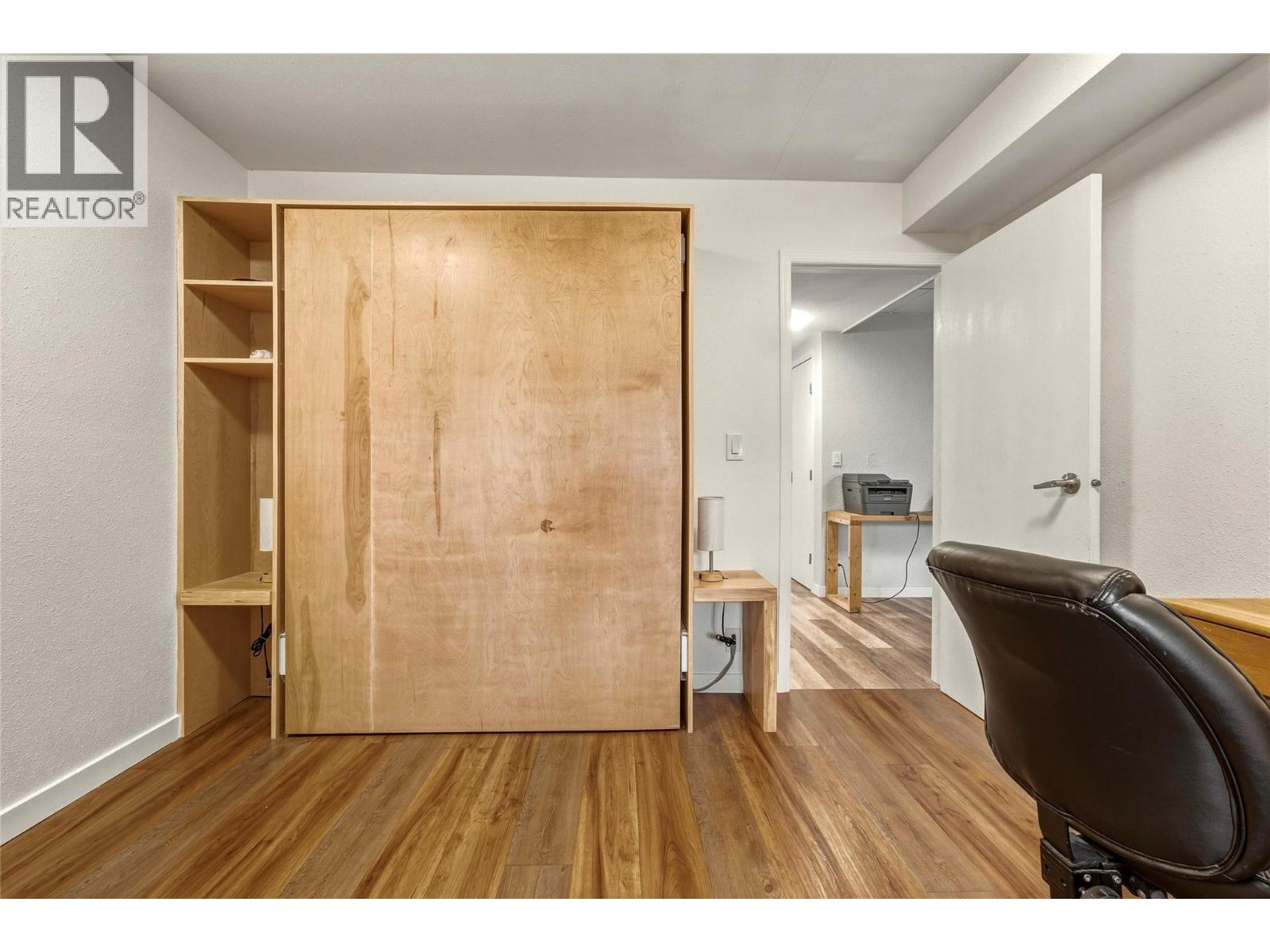 5301 27 Avenue - 33