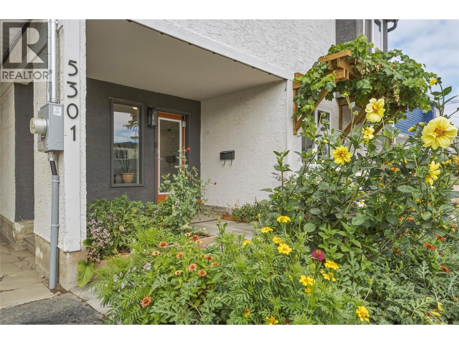 5301 27 Avenue - 48