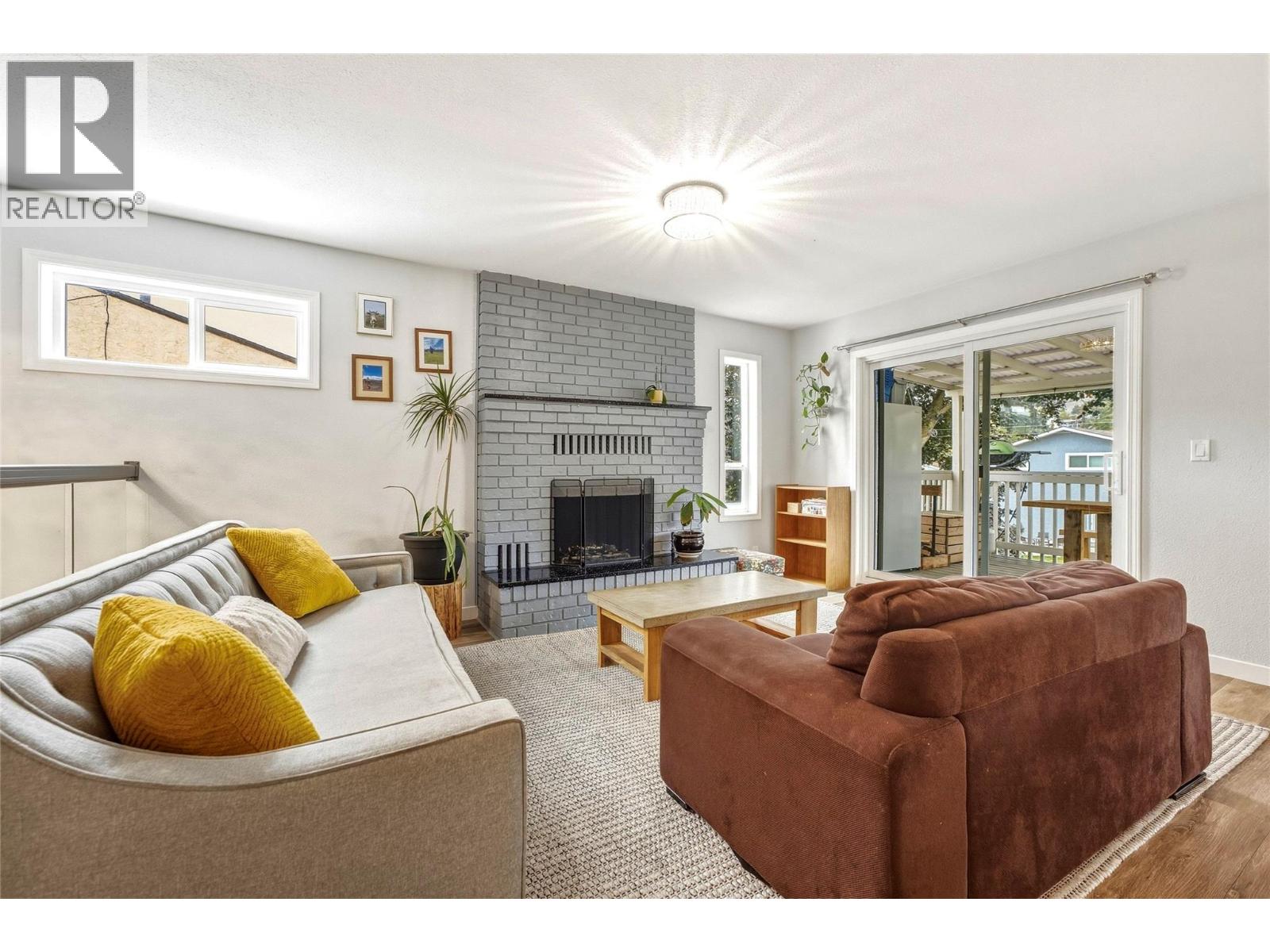 5301 27 Avenue - 6