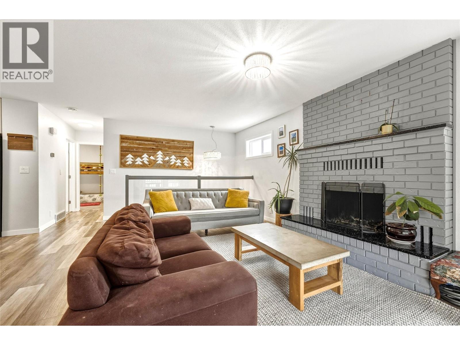 5301 27 Avenue - 7