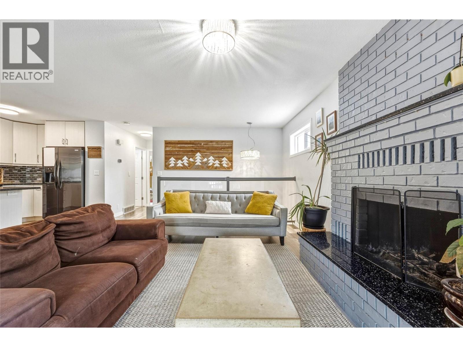 5301 27 Avenue - 8