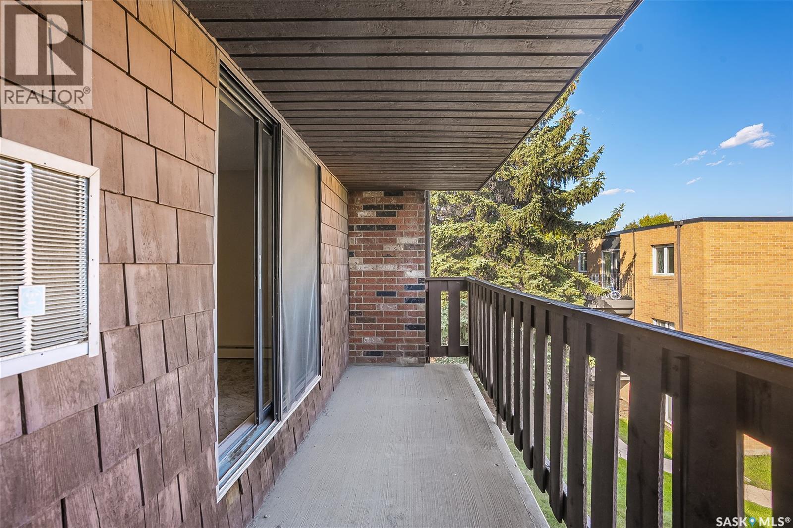 #301 143 St Lawrence COURT - 6