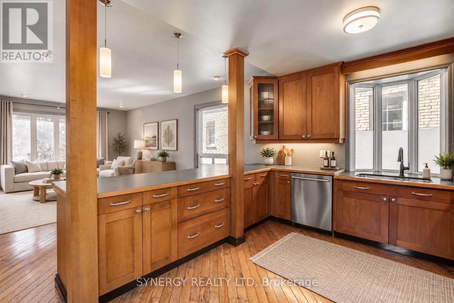 2 ERIE AVENUE - Image 16