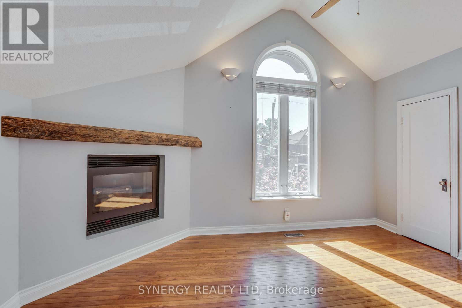 2 ERIE AVENUE - 23