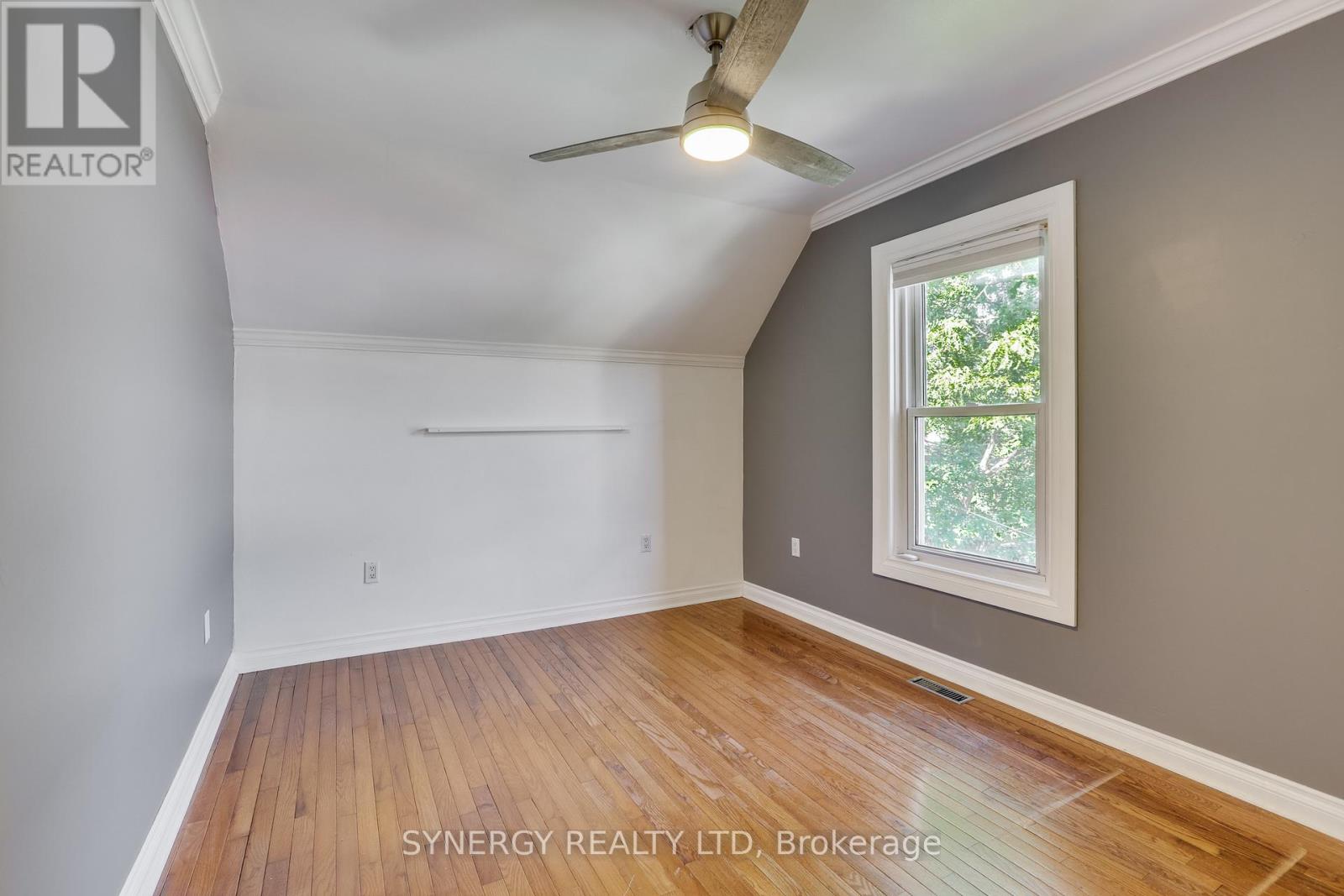 2 ERIE AVENUE - 32