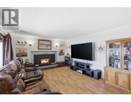 Full bathroom - 1087 Laroque Street, Kamloops, BC V2B5L6 Photo 10