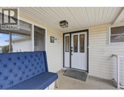 Living room - 1087 Laroque Street, Kamloops, BC V2B5L6 Photo 8