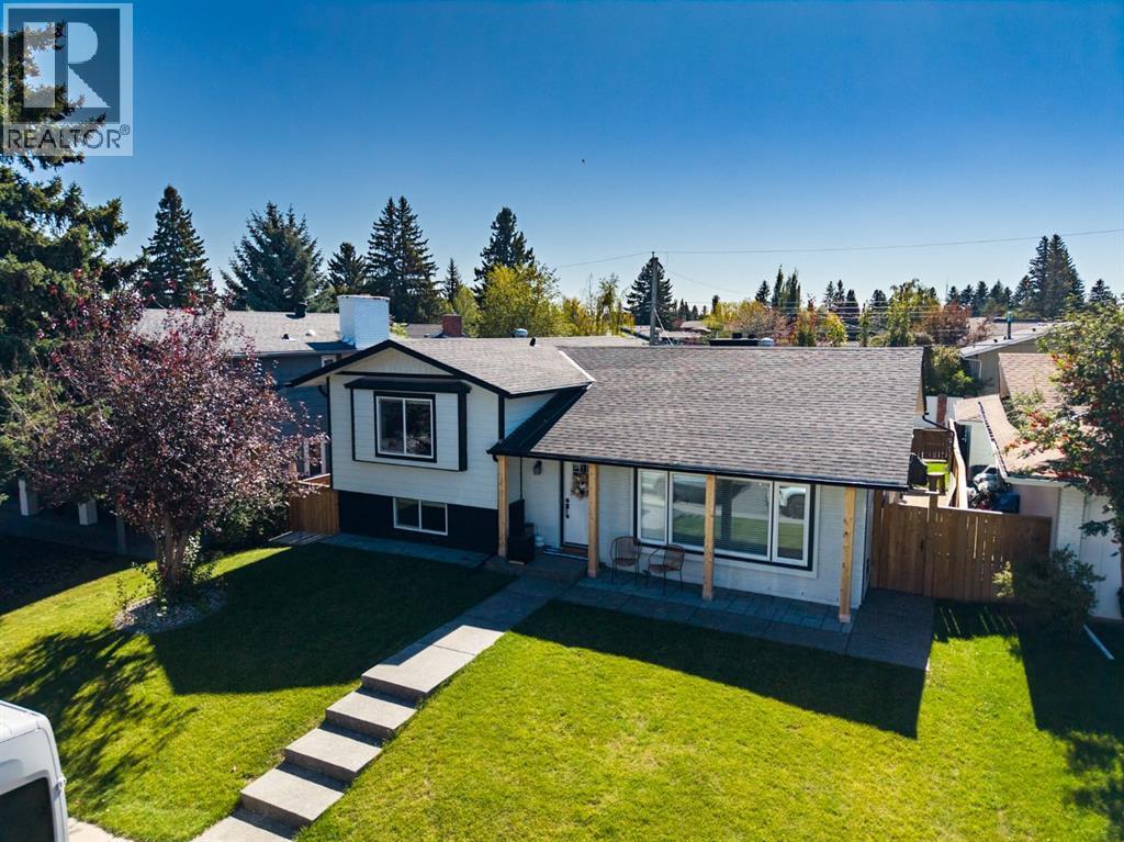 1215 Lake Twintree Drive SE, Calgary