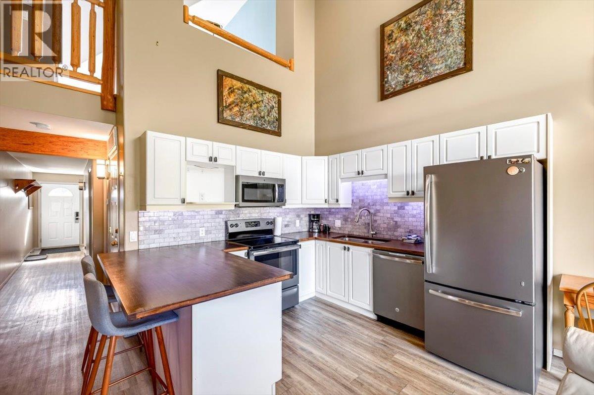 #1229 1200 Riverside Way - 12