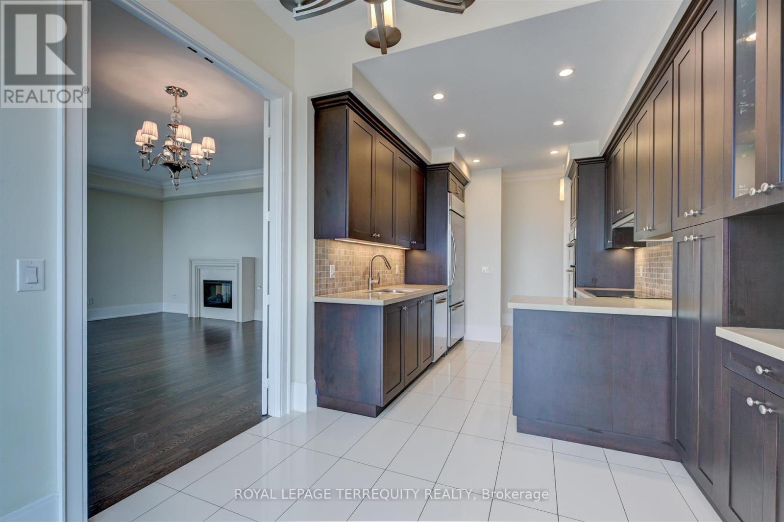 2521 - 70 ROEHAMPTON AVENUE, Toronto (Mount Pleasant West) — photo 4