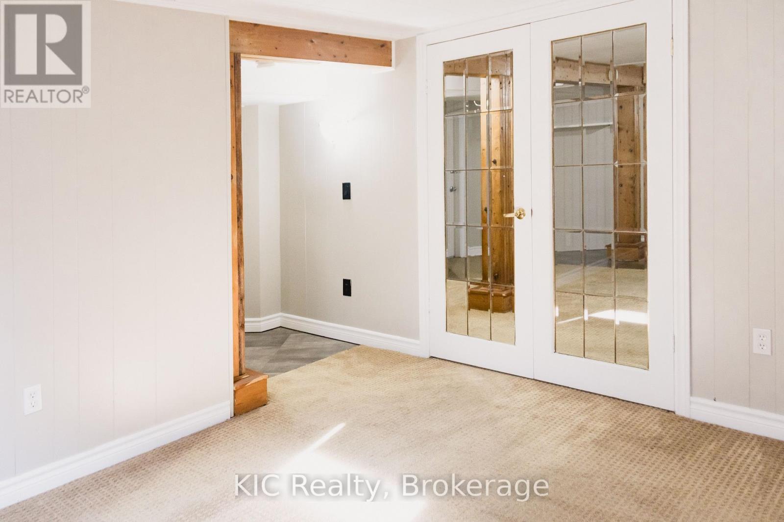 572 SHIRLEY STREET - Image 25