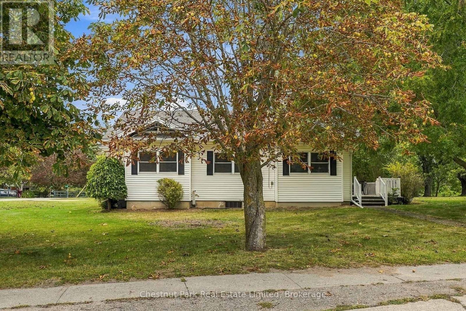 10 NORTHPORT STREET, Prince Edward County (Sophiasburg Ward) — photo 2