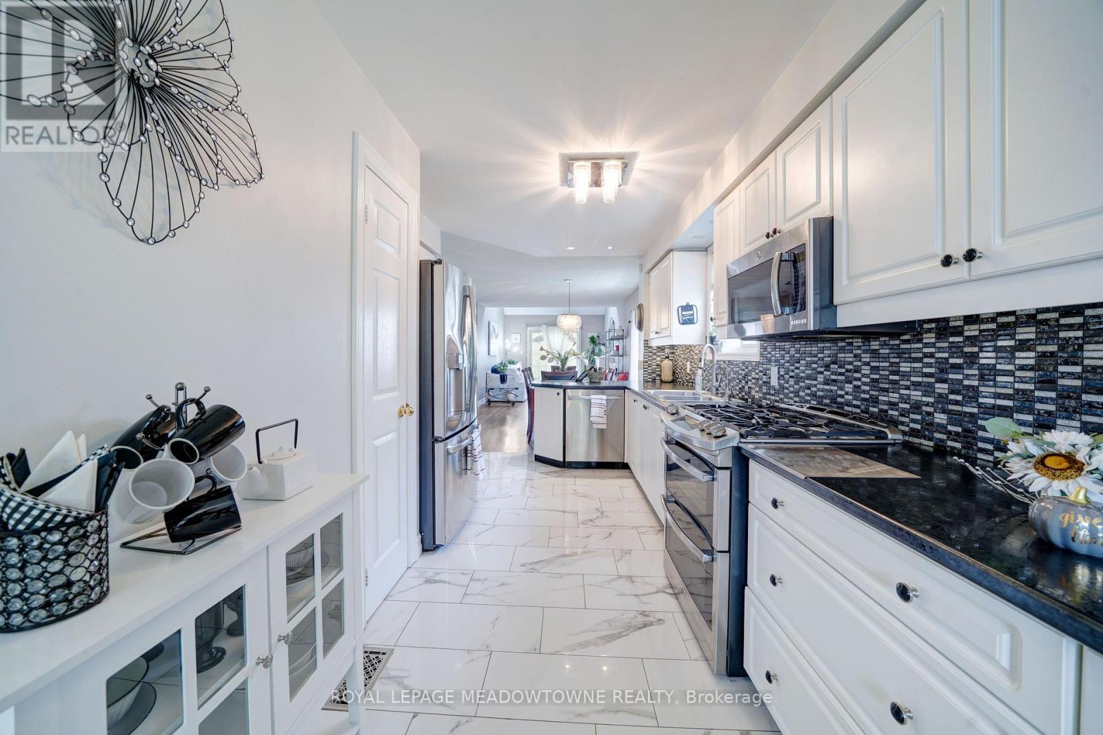 494 FLAGSTONE COURT - 3