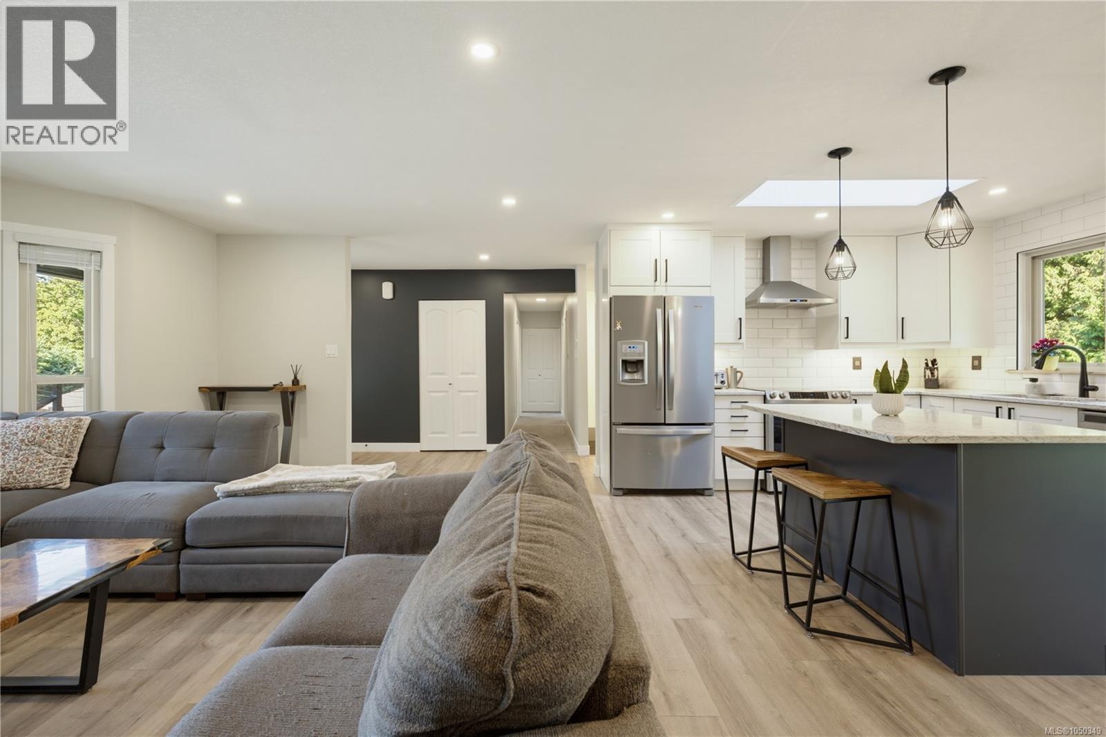 2302 Towerview Cres - 16