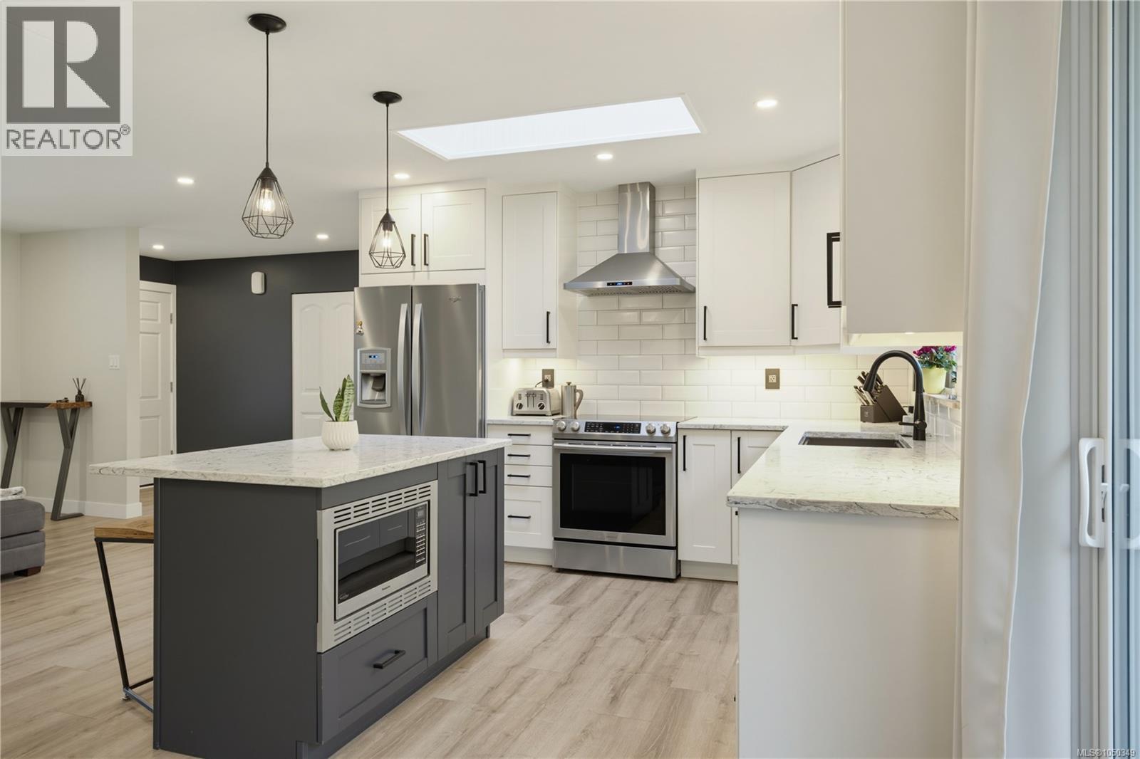 2302 Towerview Cres - 23