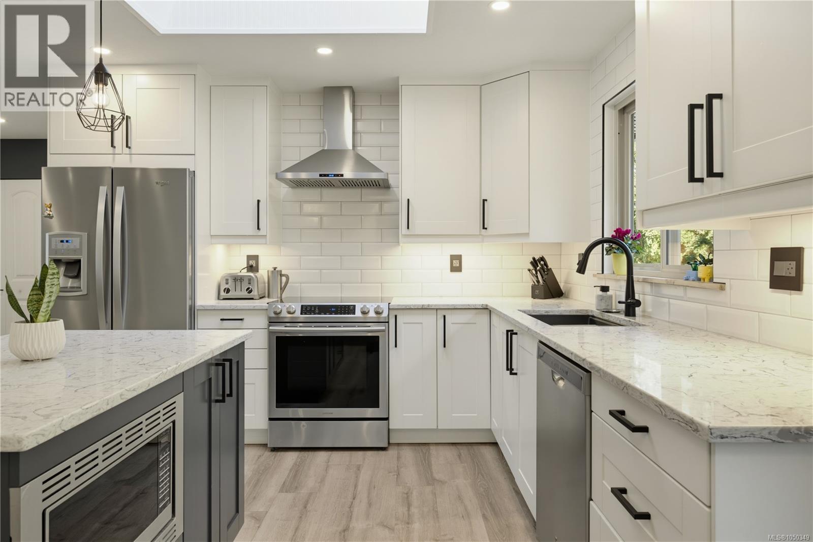 2302 Towerview Cres - Image 24