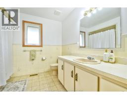 2300 Santo Drive, Windsor, ON N9G2J8 Photo 38