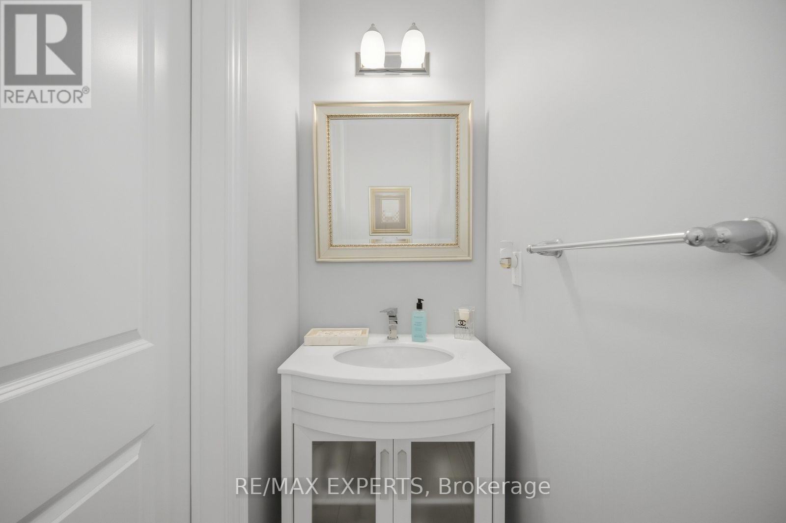 69 LEADEN HALL DRIVE - 25