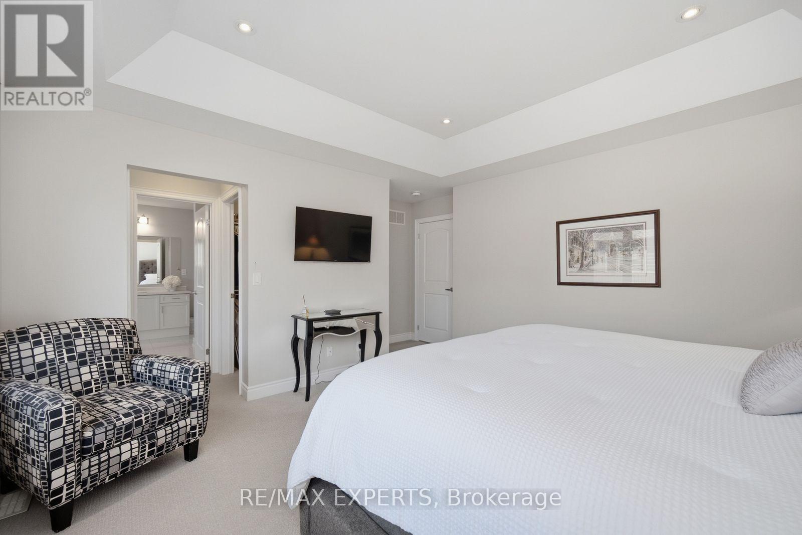 69 LEADEN HALL DRIVE - Image 32