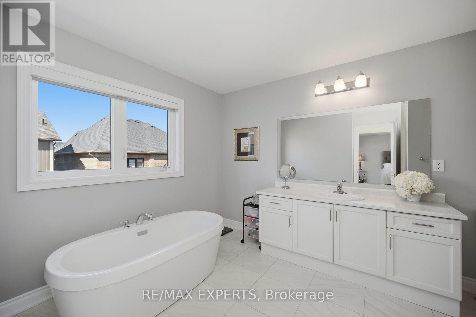 69 LEADEN HALL DRIVE - 33