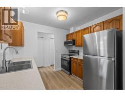 Dining room - 748 Hollywood Road N, Kelowna, BC V1X5Y7 Photo 9