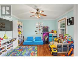 2-4 Conway Crescent thumbnail 13