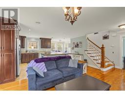 2-4 Conway Crescent thumbnail 8