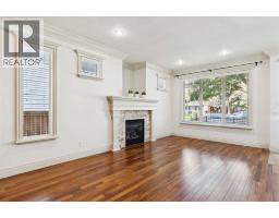 5pc Bathroom - 1, 2413 2 Avenue Nw, Calgary, AB T2N0H5 Photo 7