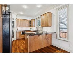 4pc Bathroom - 1, 2413 2 Avenue Nw, Calgary, AB T2N0H5 Photo 12